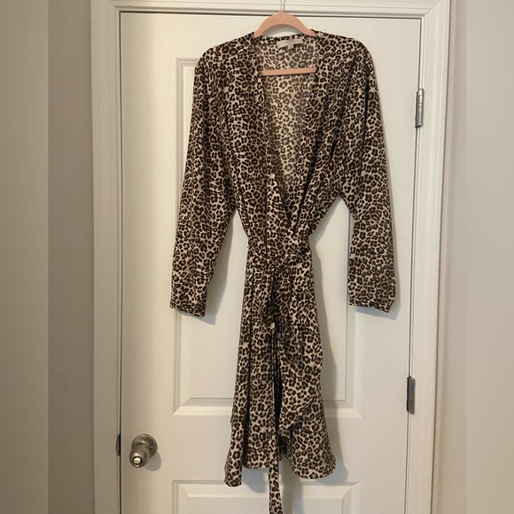 LOFT Dresses & Skirts - Loft Plus Leopard Print Wrap Dress